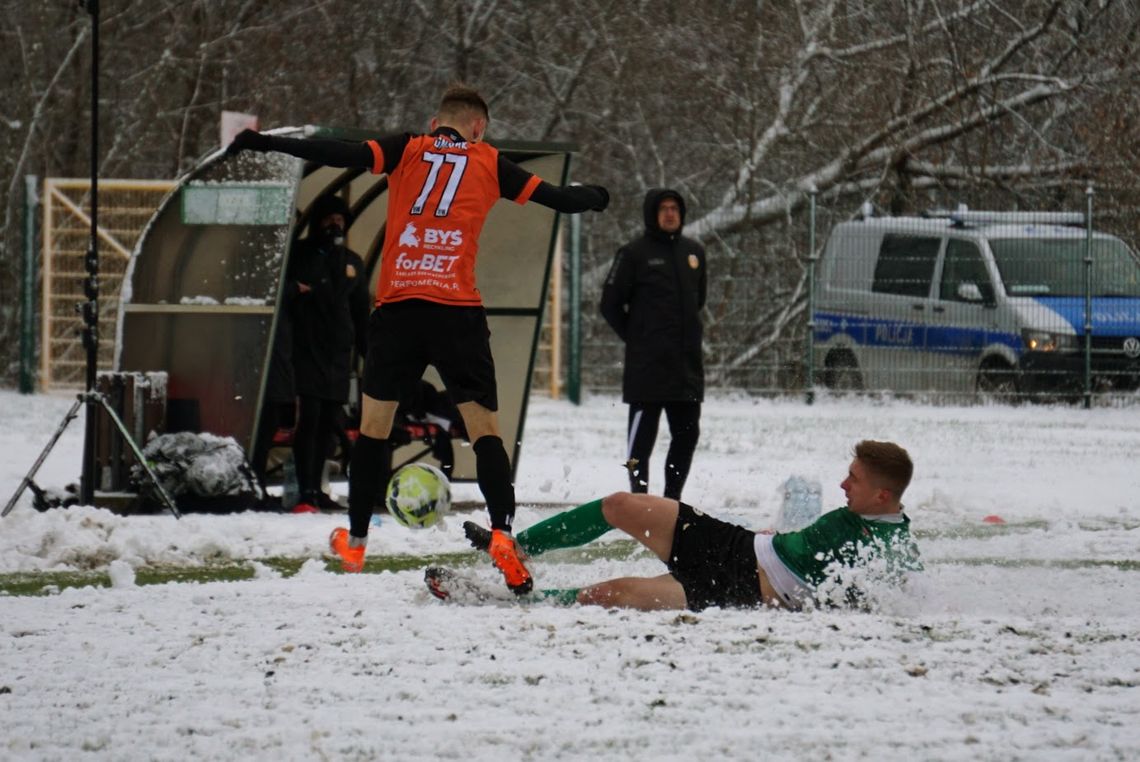 Józefovia przegrała mecz w „piłce śnieżnej”