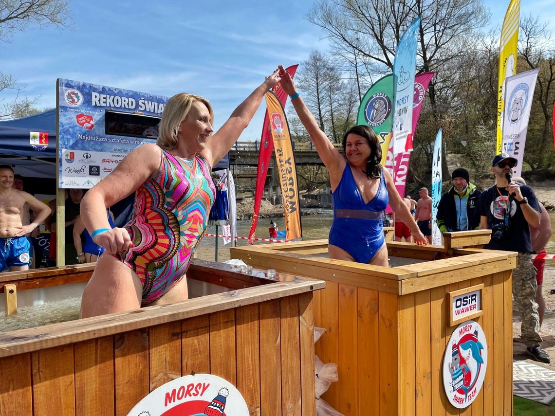 Józefów ma rekord świata w morsowaniu. Sukces Morsy SHARK Team!