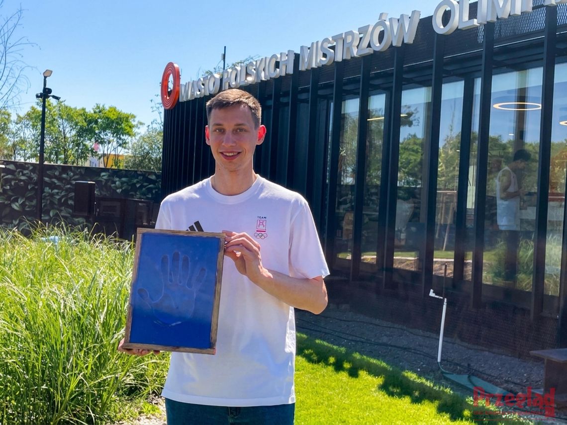 Kacper Tomasiak kolejnym lokatorem w „Mieście Polskich Mistrzów Olimpijskich” Kacper Tomasiak kolejnym lokatorem w „Mieście Polskich Mistrzów Olimpijskich”