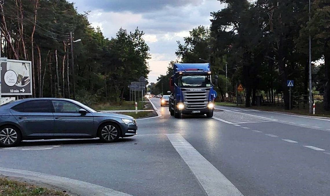 Kiedy będzie sygnalizacja świetlna na kilku skrzyżowaniach trasy „801”?