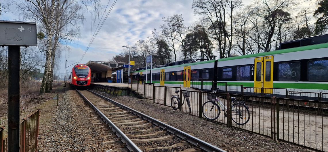 Kiedy pociągi przestaną kursować? Co z parkingami? Raport z miejskiej komisji w Otwocku