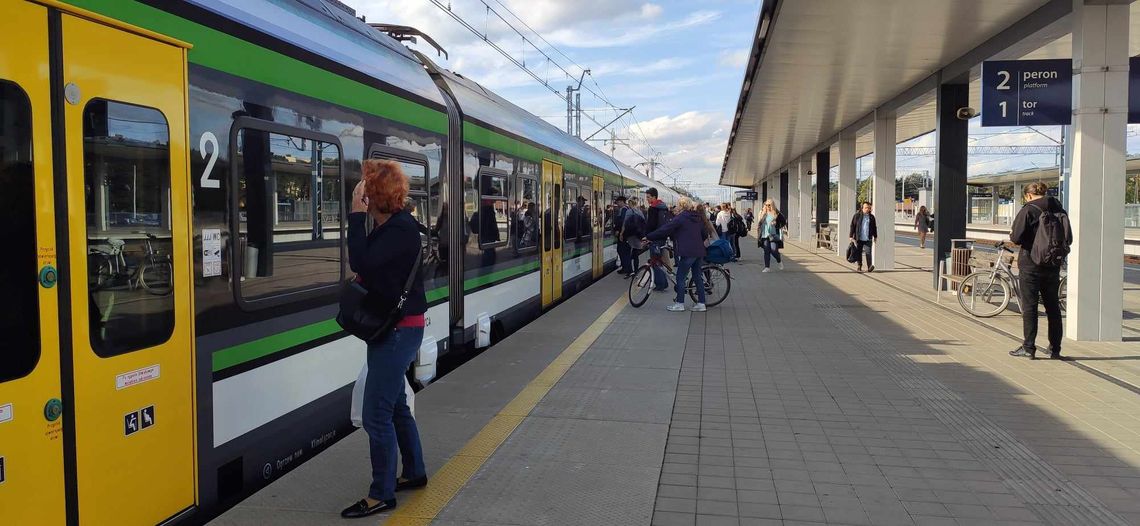 Nowe biletomaty Kolei Mazowieckich.  Gdzie kupisz bilet u nowego operatora?