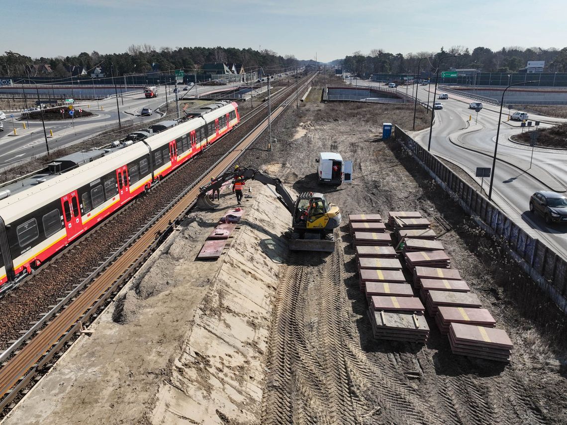 Kolejne utrudnienia Otwock-Wawer. Zamkną przejazdy, niektóre ulice i zmienią trasy autobusów Kolejne utrudnienia Otwock-Wawer. Zamkną przejazdy, niektóre ulice i zmienią trasy autobusów