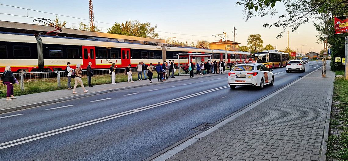 Kolejny wypadek na torach. Duże utrudnienia w kursowaniu pociągów na linii otwockiej