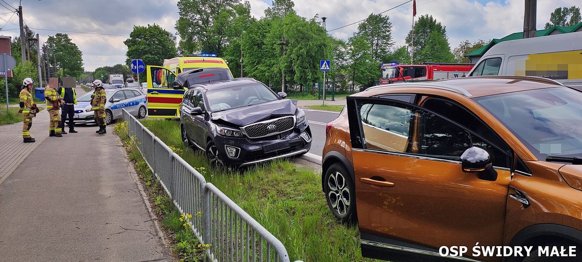 Kolizja kilku samochodów na drodze wojewódzkiej nr 801 w Józefowie