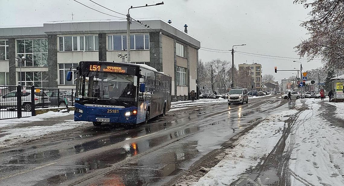 Komunikacja w święta i Nowy Rok. Lepiej wcześniej zaplanować podróż