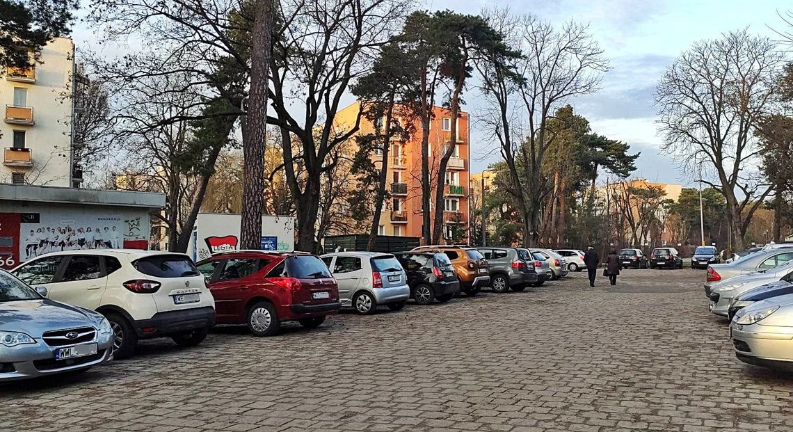 Kontrowersje i emocje przed obradami OSM. Wybory i likwidacja parkingu