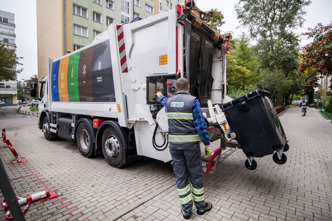 Kto przejmie śmieciowy biznes za miliony? Wawer zmienia firmę odbierającą odpady