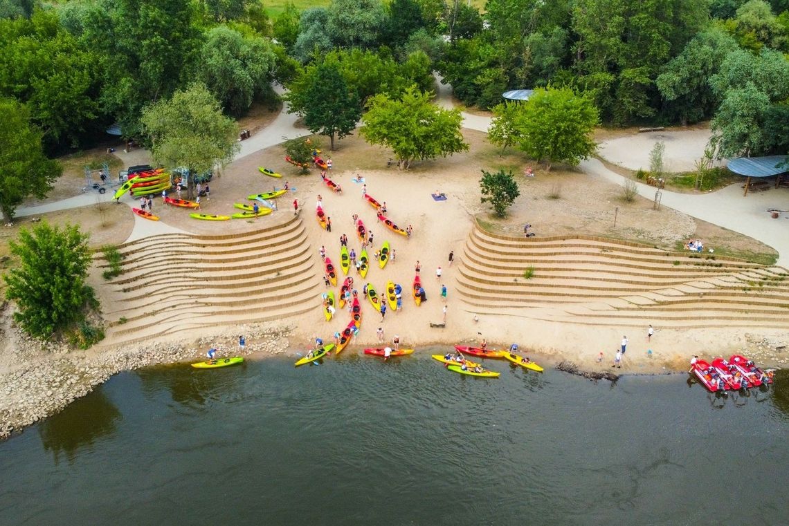 Majówka na plaży: zabytkowe auta i bezpłatne spływy kajakowe Wiśle