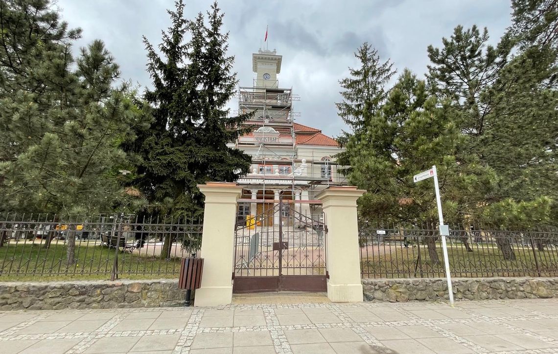 Między mandatem a etatem. Rada Otwocka zajęła się sprawą zwolnienia radnego Między mandatem a etatem. Rada Otwocka zajęła się sprawą zwolnienia radnego
