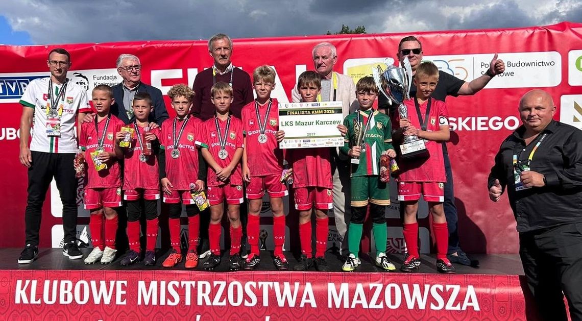 Młodzi piłkarze Mazura Karczew wicemistrzami Mazowsza