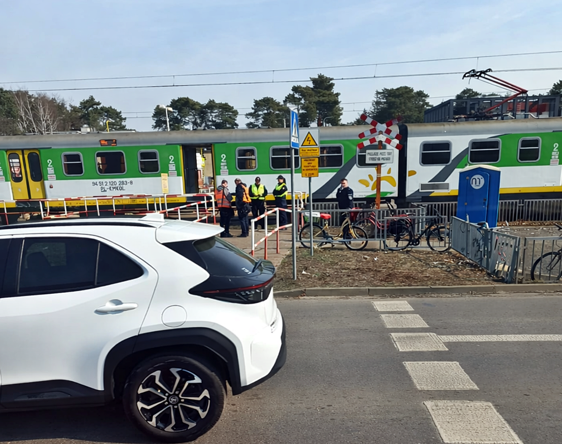 Nie usłyszał nadjeżdżającego pociągu. Potrącenie przy PKP Michalinie