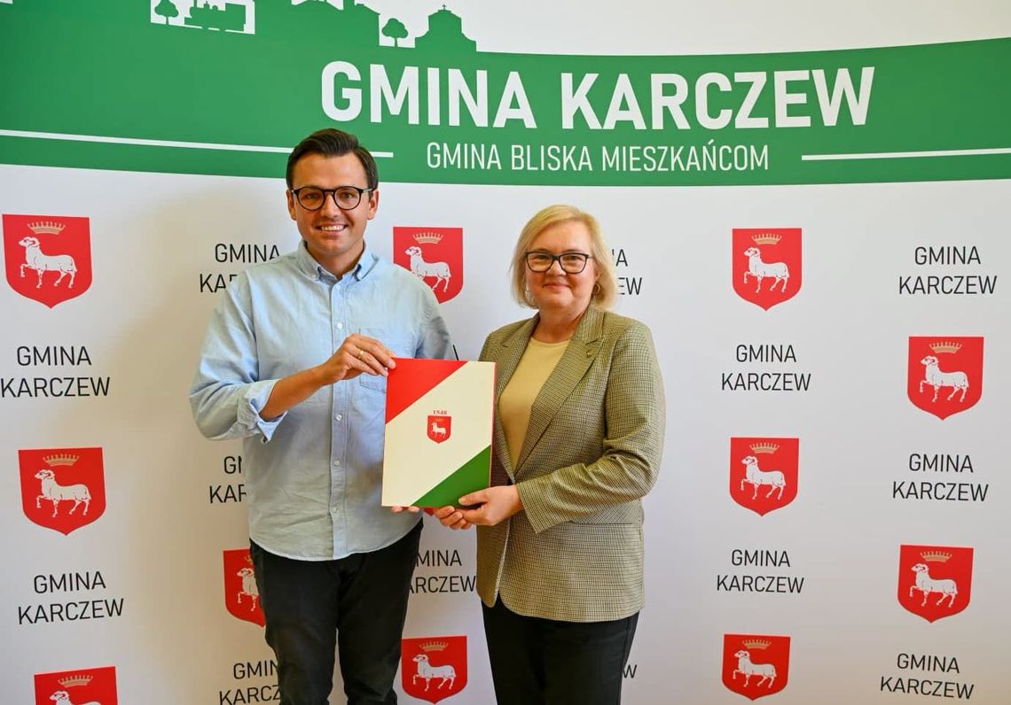 Nowe boisko w Nadbrzeżu. Umowa już podpisana Nowe boisko w Nadbrzeżu. Umowa już podpisana