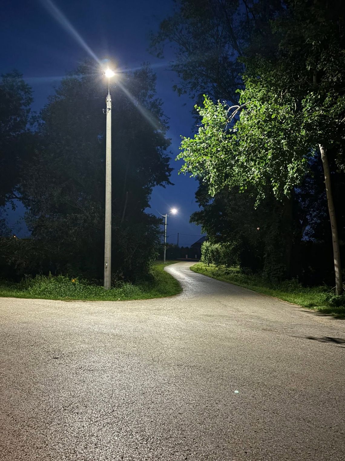 Nowe oświetlenie w gminie Sobienie-Jeziory. Kolejne wsie zyskają jaśniejsze ulice Nowe oświetlenie w gminie Sobienie-Jeziory. Kolejne wsie zyskają jaśniejsze ulice