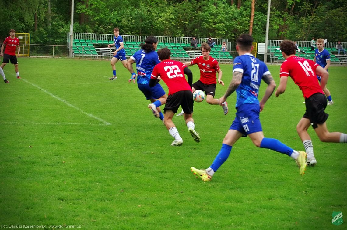 Nowe trybuny przy boisku Advit już gotowe!