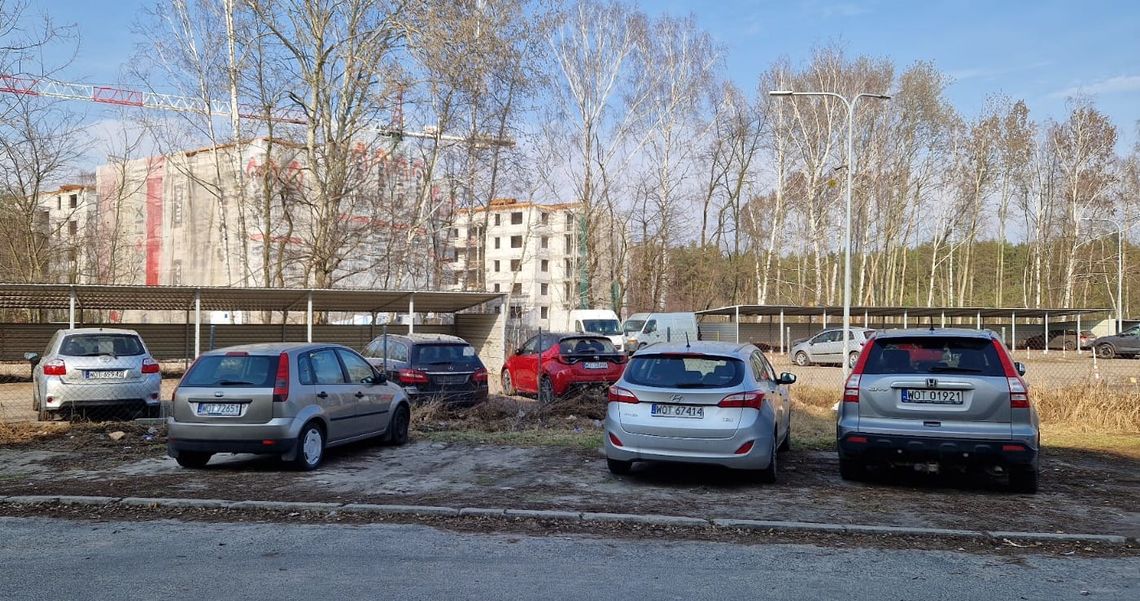Czy parking na Ługach będzie zlikwidowany? Mieszkańcy biją na alarm