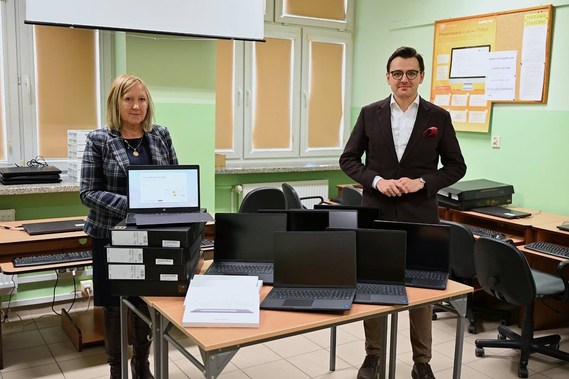 Nowy sprzęt dla uczniów z Karczewa