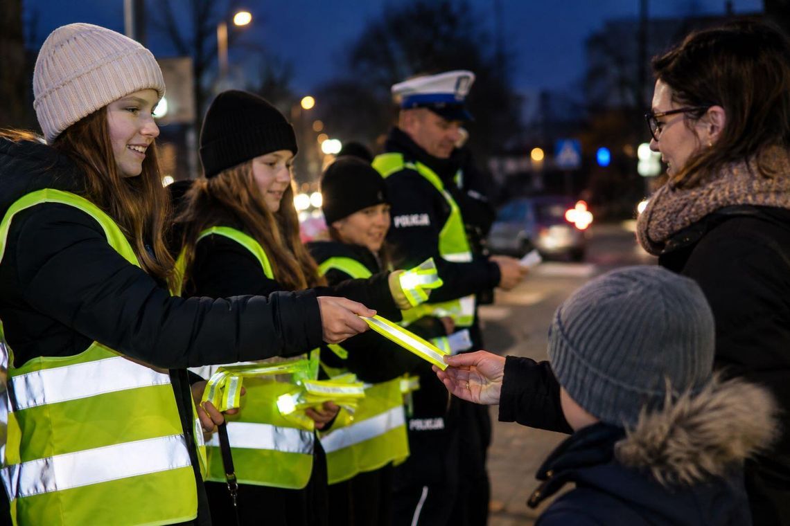 Odblaskowa akcja w Józefowie. Uczniowie wyjdą do mieszkańców Odblaskowa akcja w Józefowie. Uczniowie wyjdą do mieszkańców