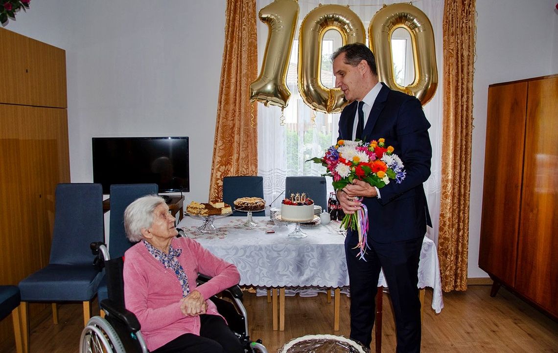 Pani Wiktoria z Otwocka obchodziła 100. urodziny