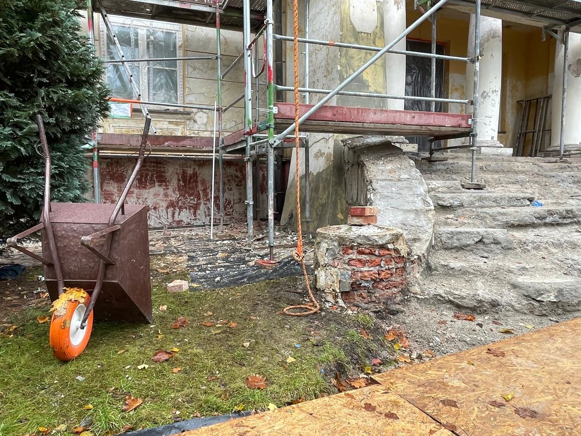 Otwock wybiera kolory ratusza. W tle miedziany skarb sprzed 30 lat [FOTO]