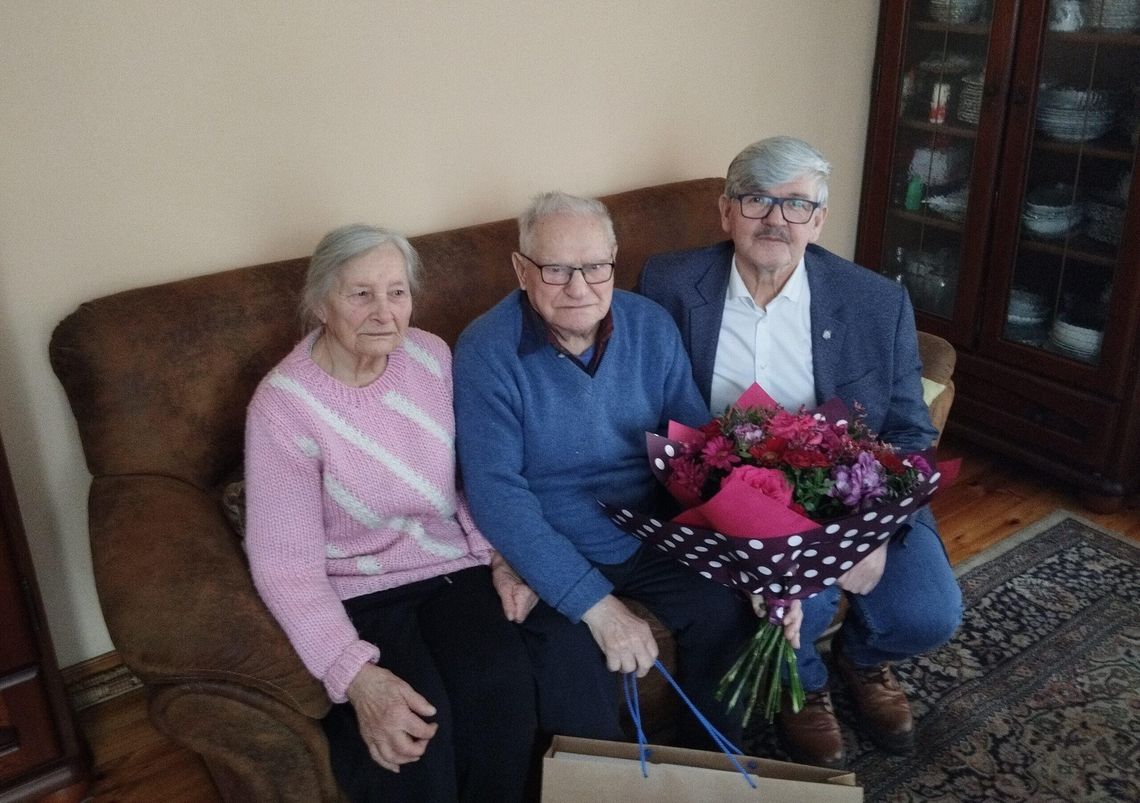 Pan Jan z gminy Wiązowna świętował setne urodziny! Ma imponujący życiorys