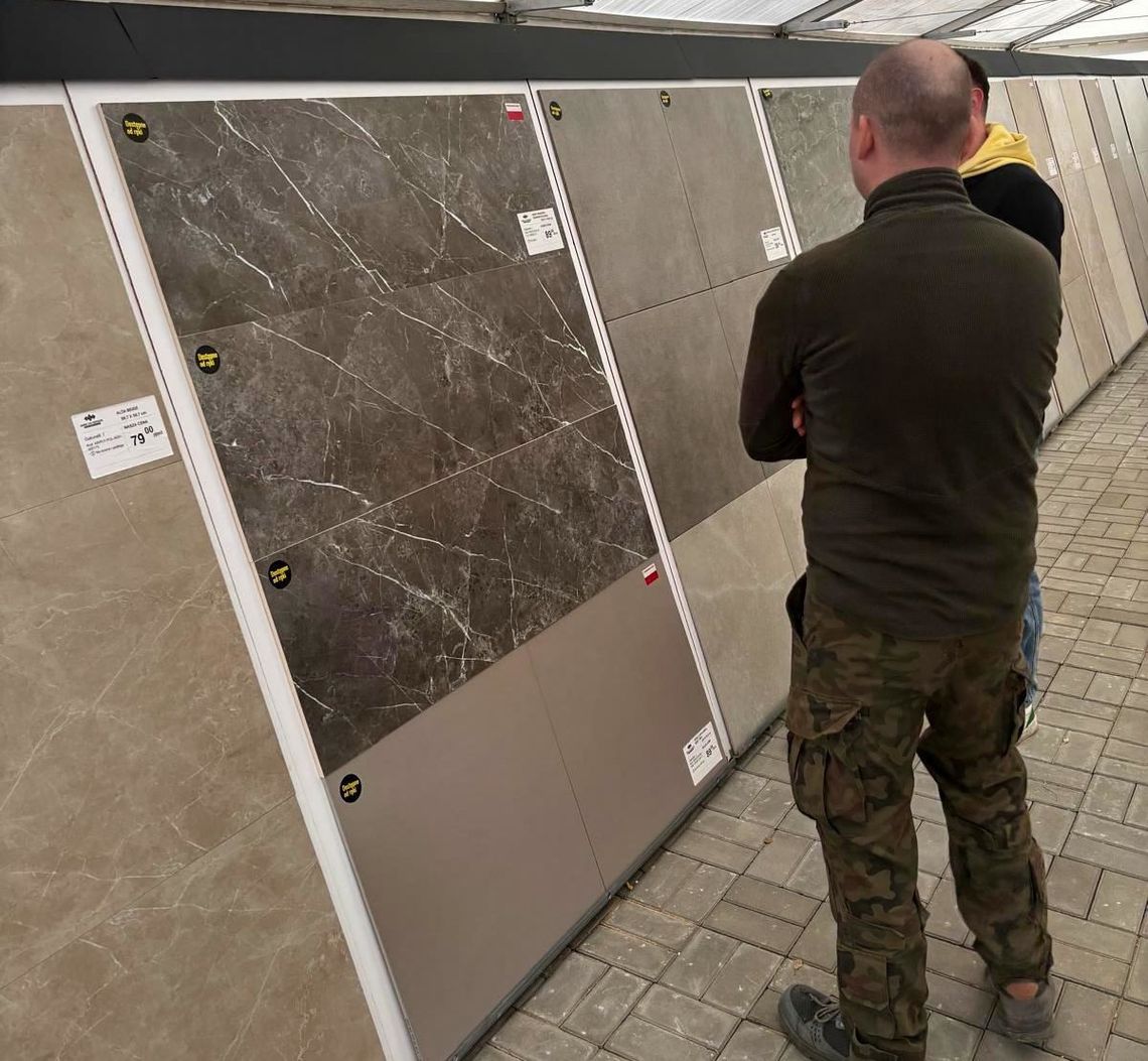 Po co przepłacać za płytki? Nowy outlet przyciąga mieszkańców regionu