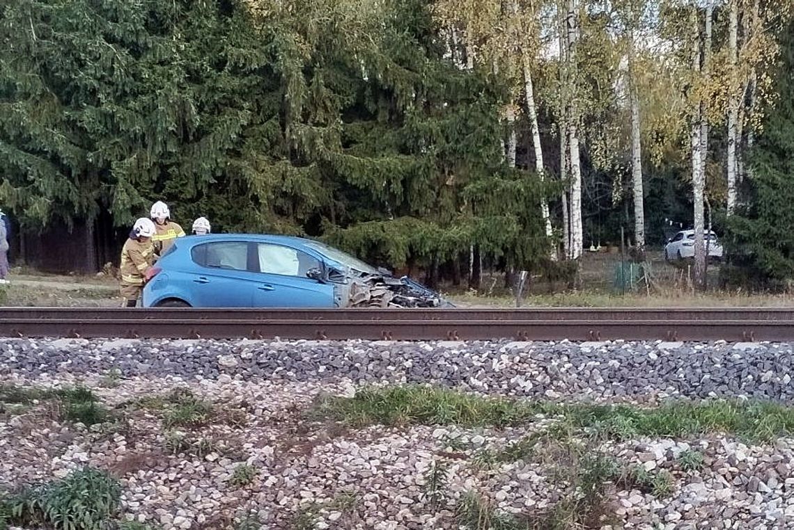Pociąg uderzył w auto, którym jechała kobieta z dziećmi