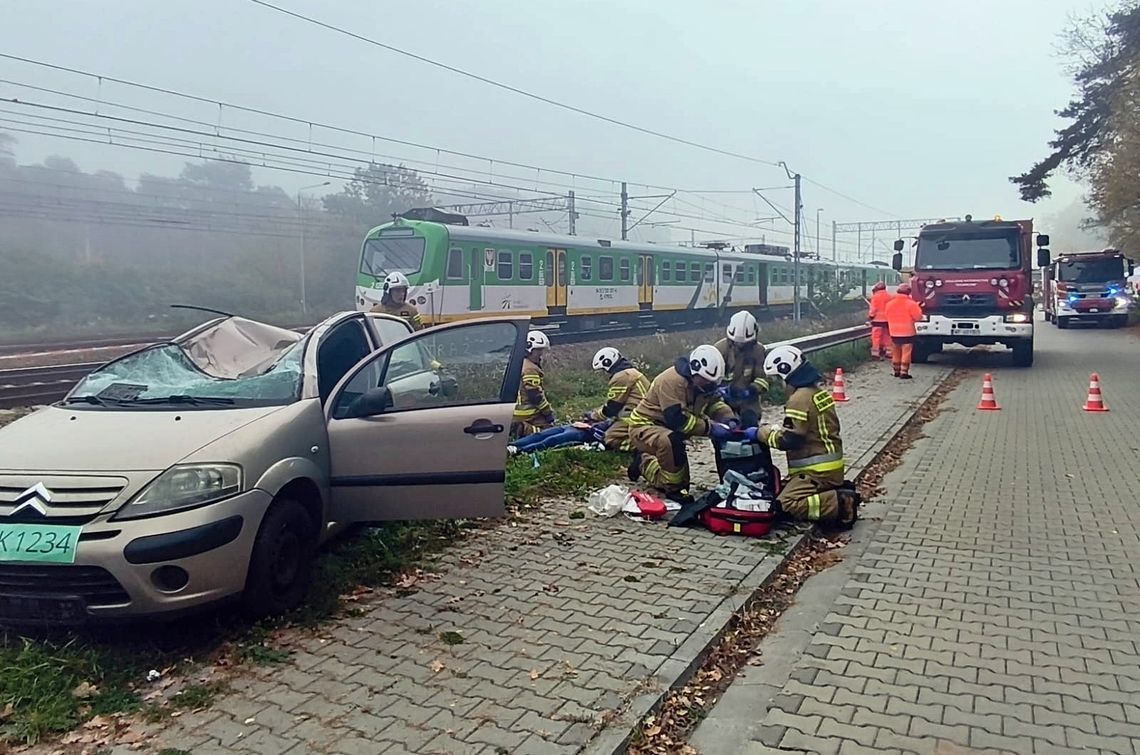 Pociąg zderzył się z dwoma samochodami. Duże ćwiczenia służb w Otwocku Pociąg zderzył się z dwoma samochodami. Duże ćwiczenia służb w Otwocku
