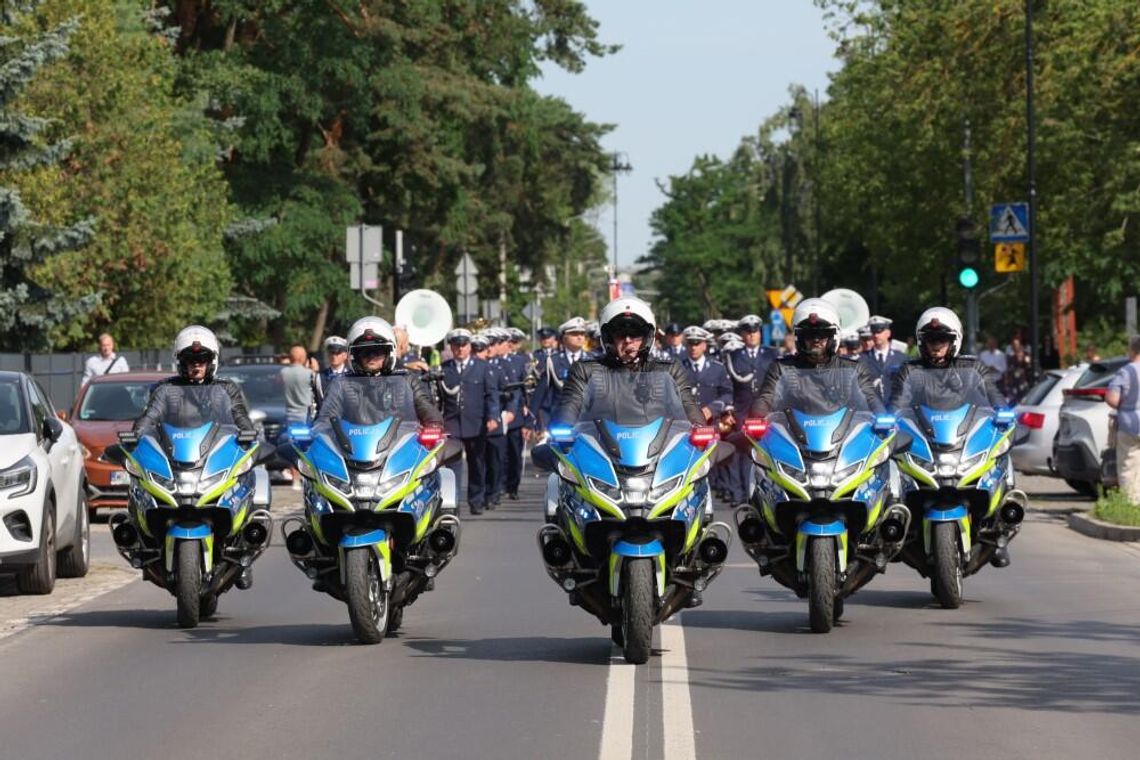 Policyjna orkiestra, awanse i piknik. Święto policji z klasą
