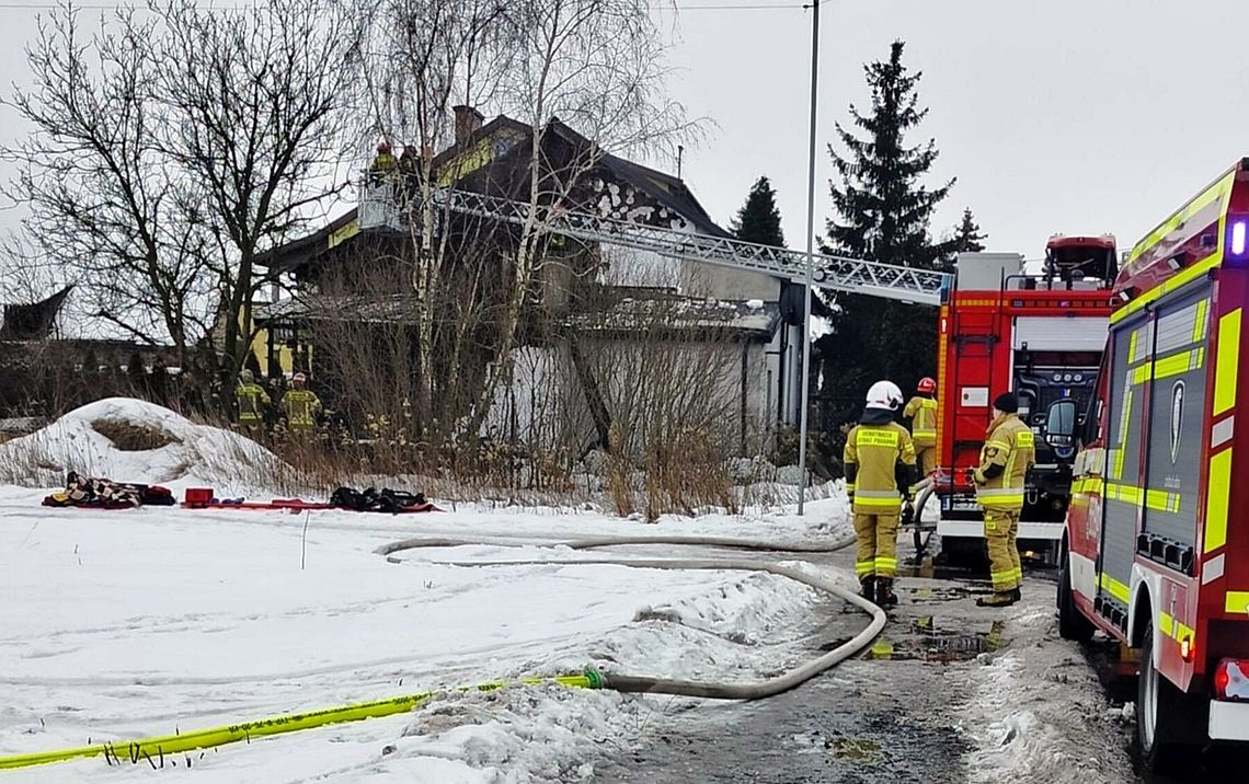 Ponad 30 strażaków walczyło z pożarem w Brzezince