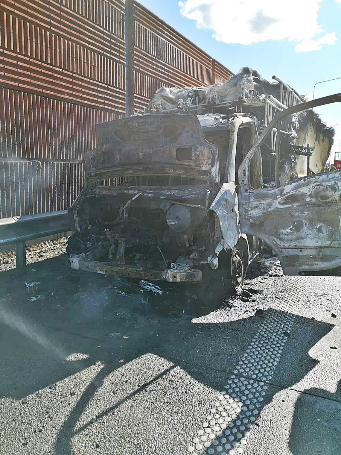 Pożar ciężarówki na trasie S17 i kraksa w Bocianie