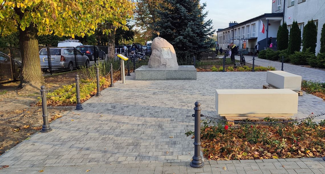 Przebudowa pomnika w Warszawicach zakończona Przebudowa pomnika w Warszawicach zakończona