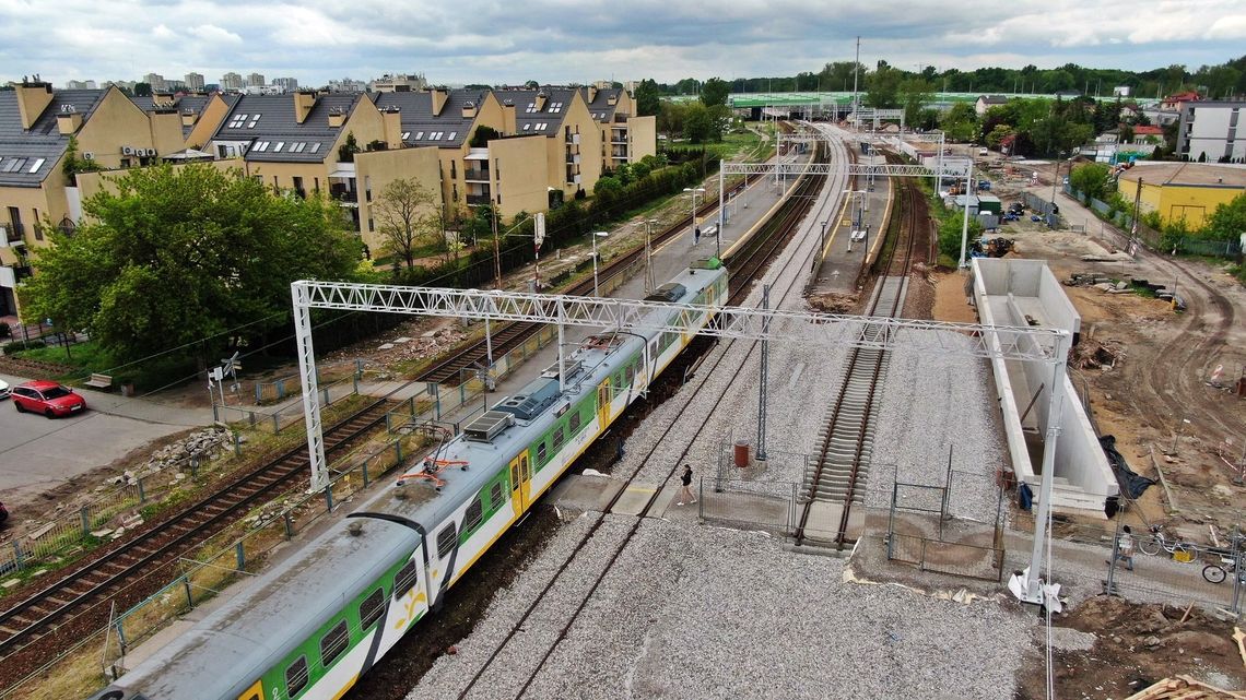 Przebudowa torów do PKP Świder. Kiedy skończy się gehenna pasażerów?