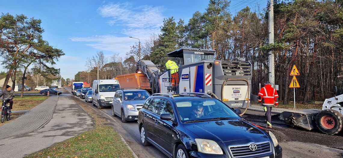 Kierowcy zaskoczeni! Utrudnienia na ul. Kraszewskiego przy supermarkecie