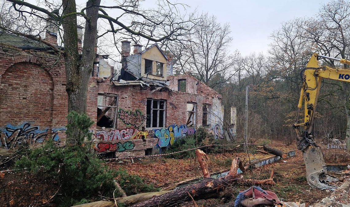 Rozpoczęła się rewitalizacja zabytkowego Dworu Bojarów! [FOTO]