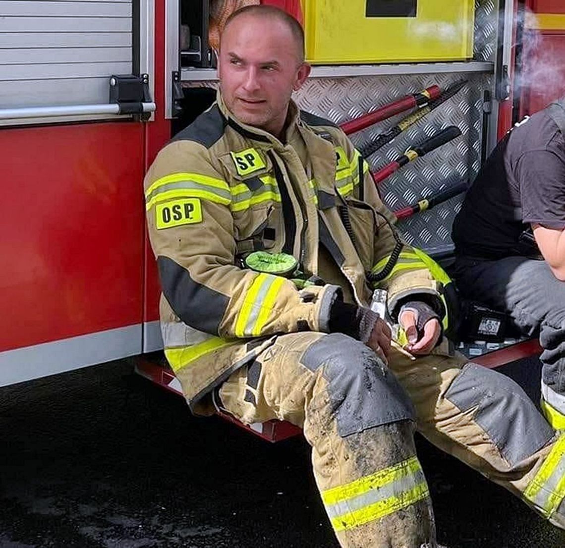 Sekundy dzieliły ich od tragedii. Bohater z OSP Otwock Jabłonna uratował bezdomnego
