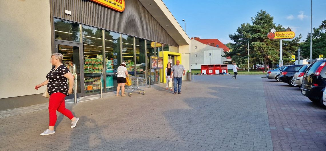 Skandal w supermarkecie. Biedronka na celowniku Sanepidu