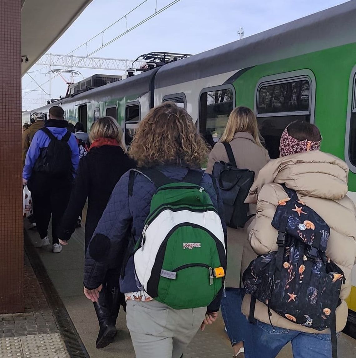 Czekasz na peronie, a pociąg się nie zatrzyma? Tak może być na linii otwockiej