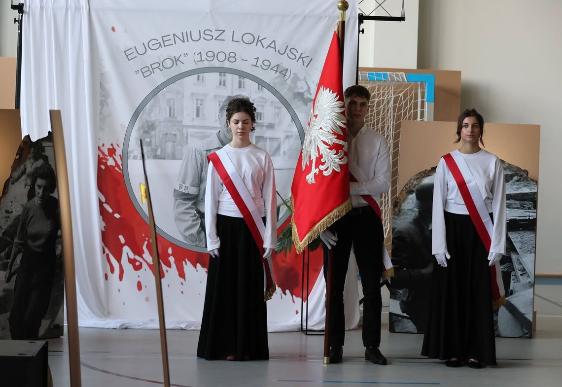 Szkoła w Warszawicach ma patrona