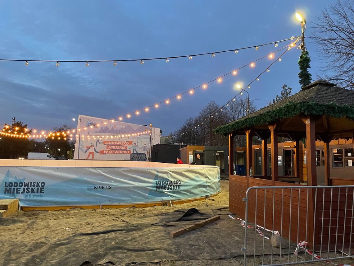 Szykują ślizgawkę na nowy sezon zimowy w Otwocku Szykują ślizgawkę na nowy sezon zimowy w Otwocku