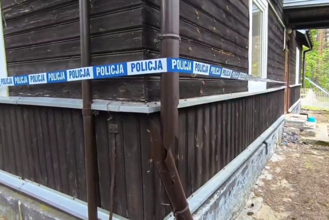 Telewizor wyrzucony przez okno. Nastolatkowie zdemolowali dom „dla zabawy”.