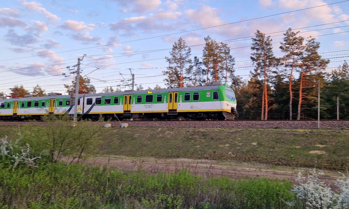 Tragedia na torach. Utrudnienia w ruchu pociągów na linii Warszawa-Dęblin