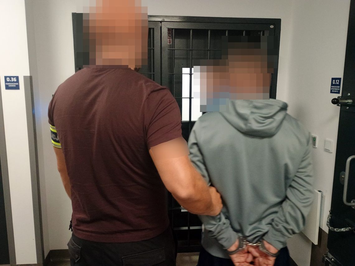 Ukrywał się przed policją pod… kocem Ukrywał się przed policją pod… kocem