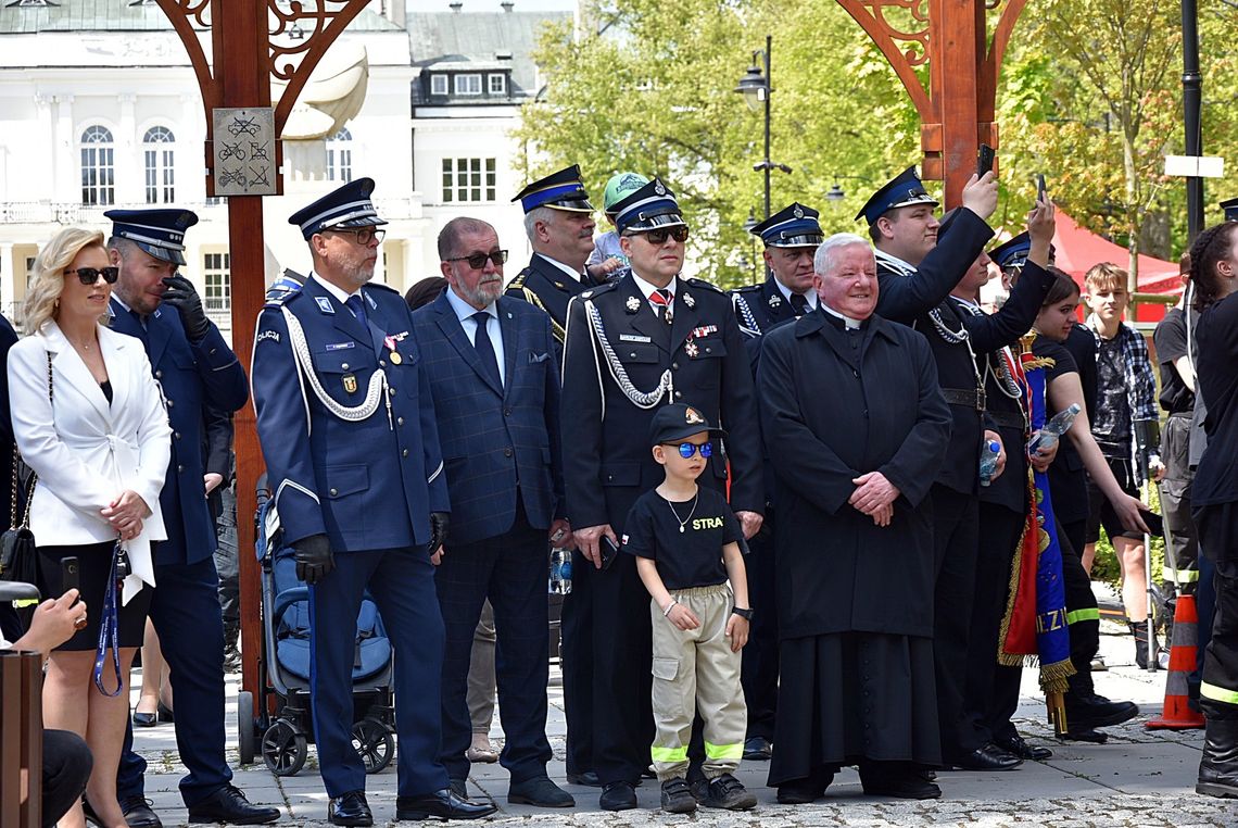 Uroczystości, awanse, odznaczenia i majówka z okazji Dnia Strażaka [FOTO]