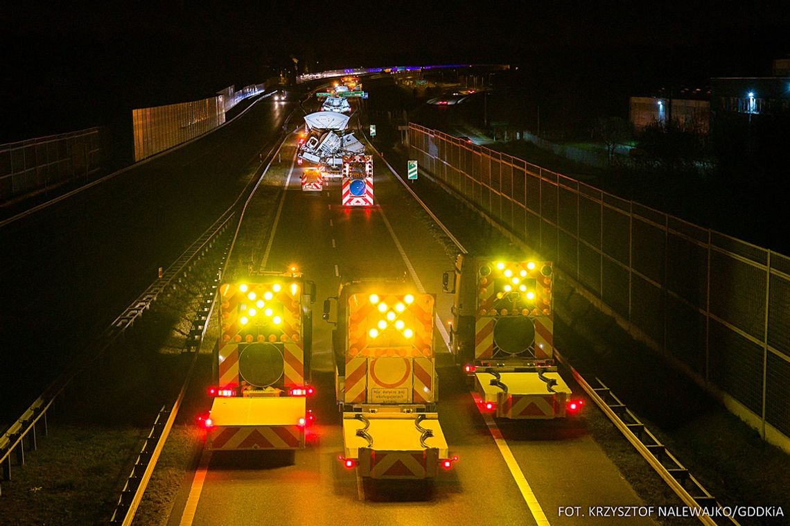 Utrudnienia na S17. Ekspresówką przejedzie drugi transport maszyny