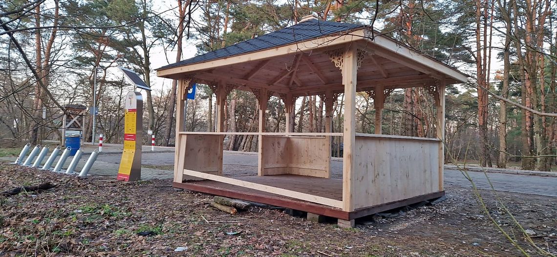 Bulwersujący akt wandalizmu pod okiem kamer nad rzeką Świder