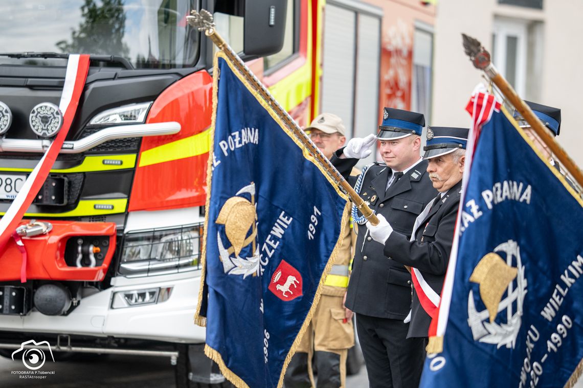 Wielki dzień w OSP Karczew i nowoczesny wóz strażacki [FOTO]