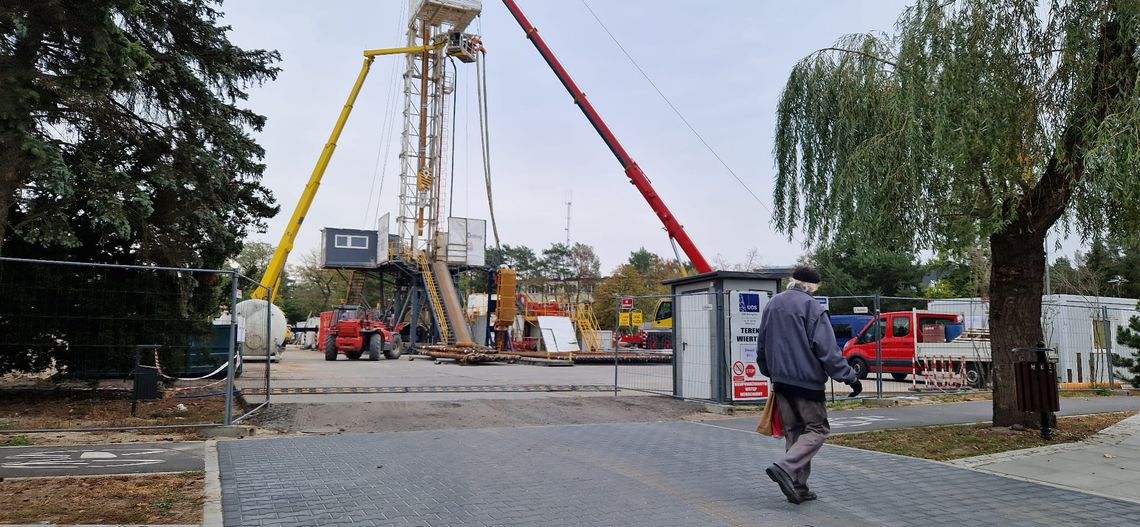 Wieża wiertnicza w Otwocku gotowa. Kiedy zaczną wiercić?