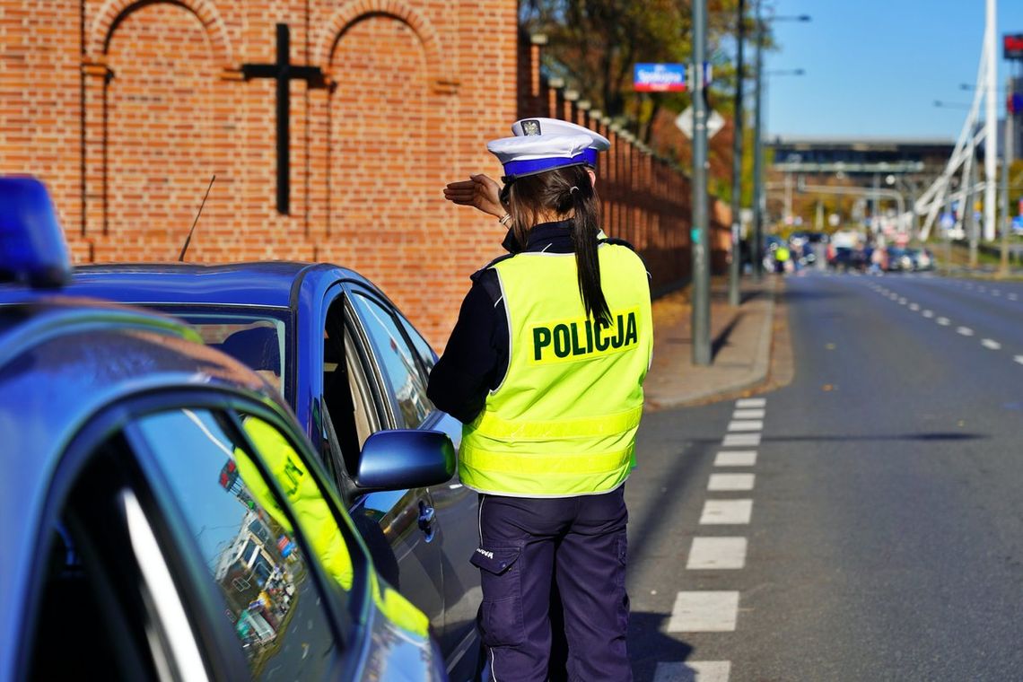 Wszystkich Świętych 2024: Policja Apeluje o Ostrożność na Drogach