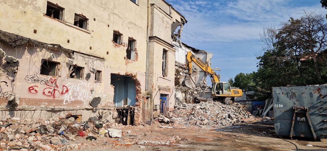 Wyburzenia przy PKP Otwock. To początek dużej inwestycji. Co powstanie w tym miejscu? Wyburzenia przy PKP Otwock. To początek dużej inwestycji. Co powstanie w tym miejscu?
